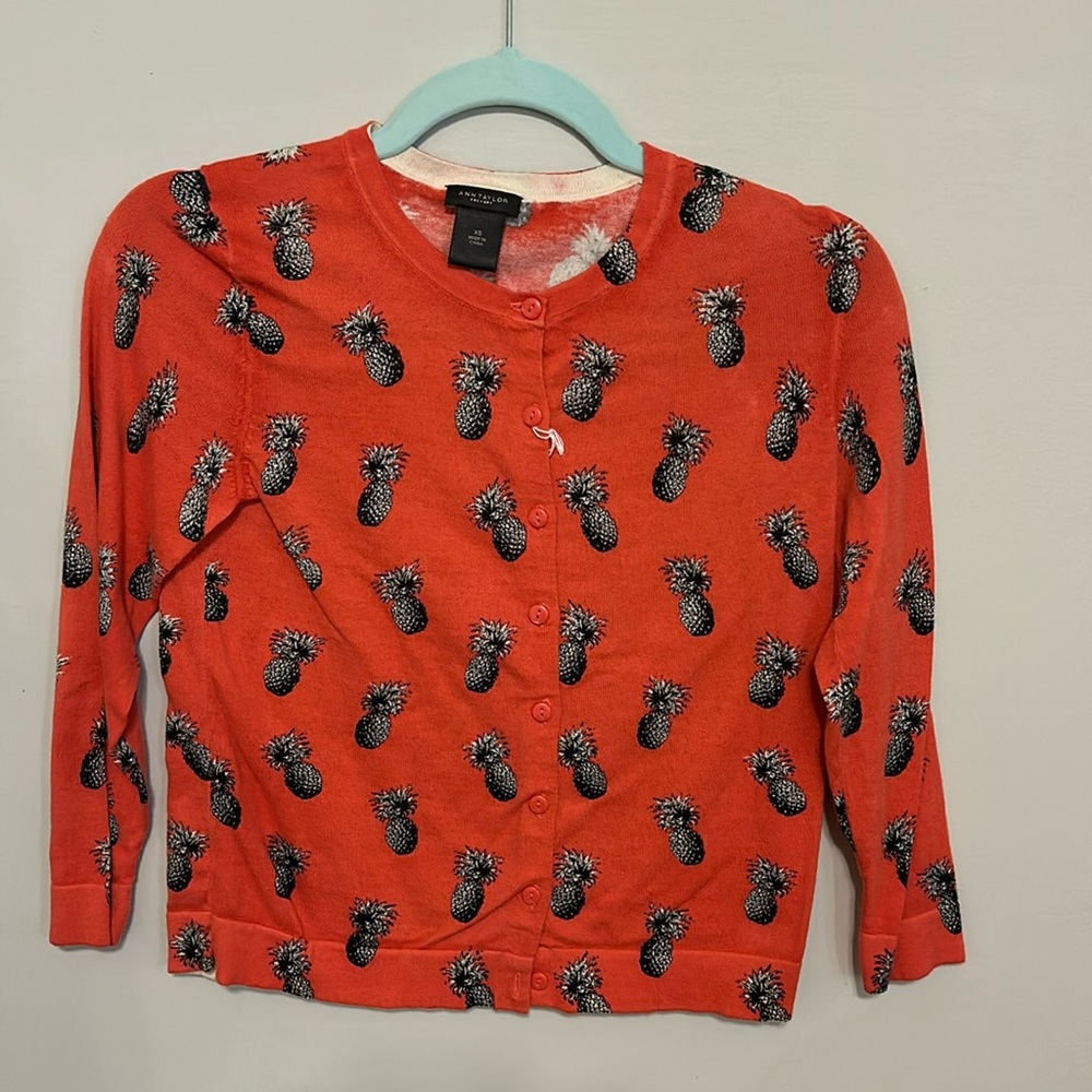 ⚜️3/$15 EUC! Ann Taylor Factory Pineapple Cardigan